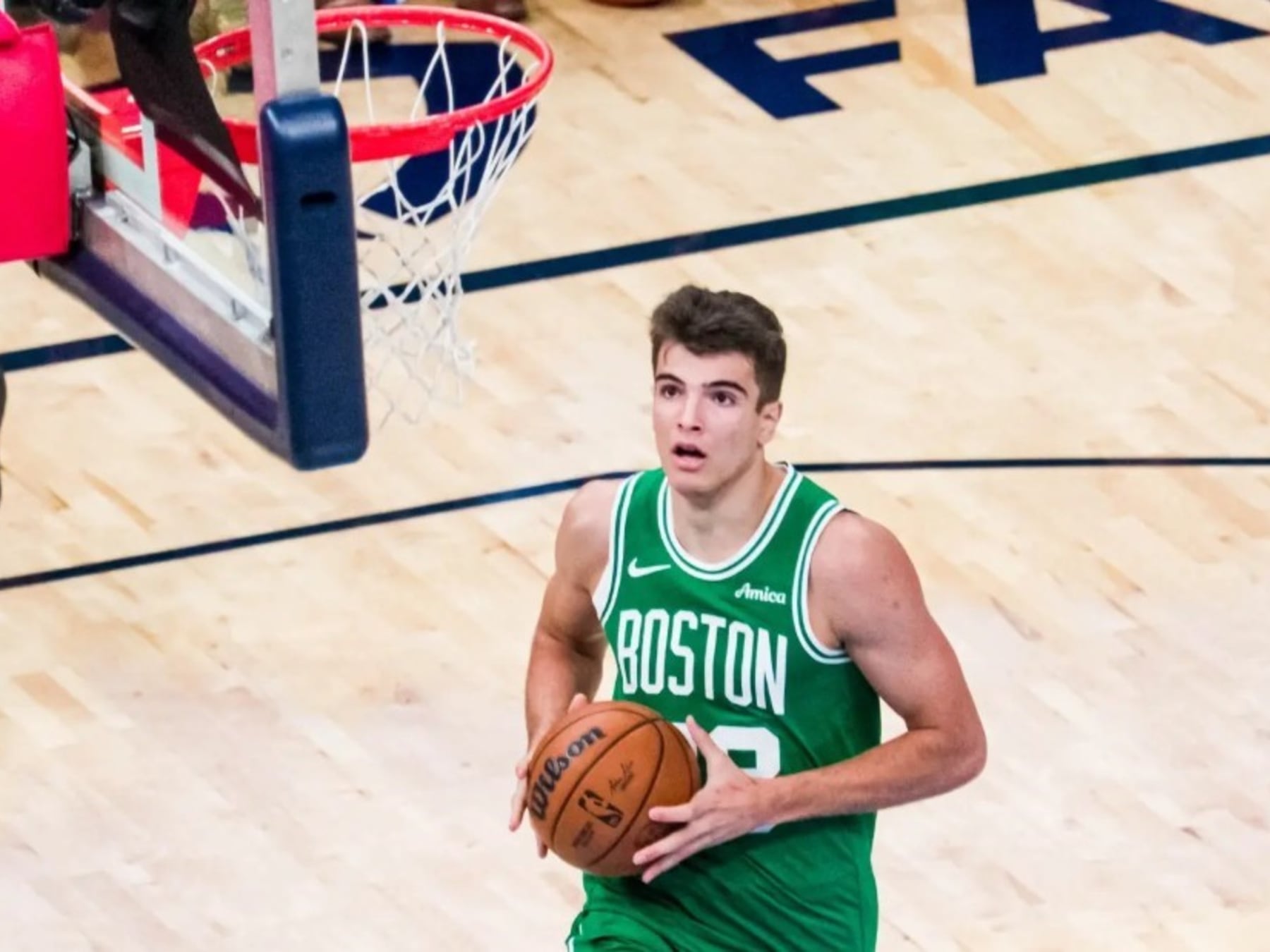 Los Celtics, González y esa volcada con pasos de más que hasta los árbitros de la NBA se comieron