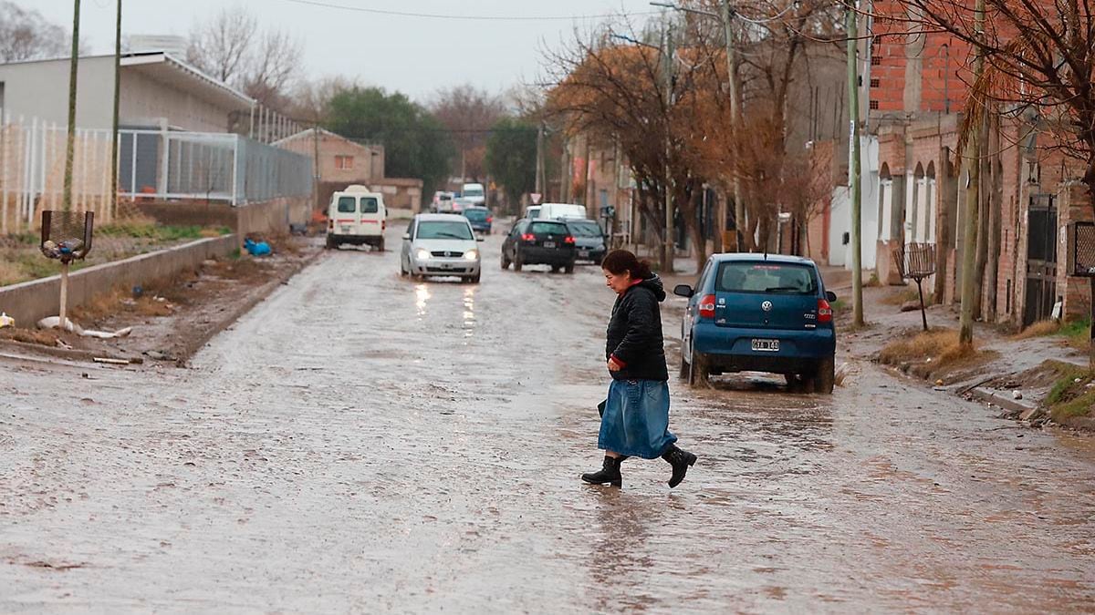 La tierra ya no absorbe más: Neuquén entra en zona de riesgo con El Niño y los barrios empiezan a prepararse
