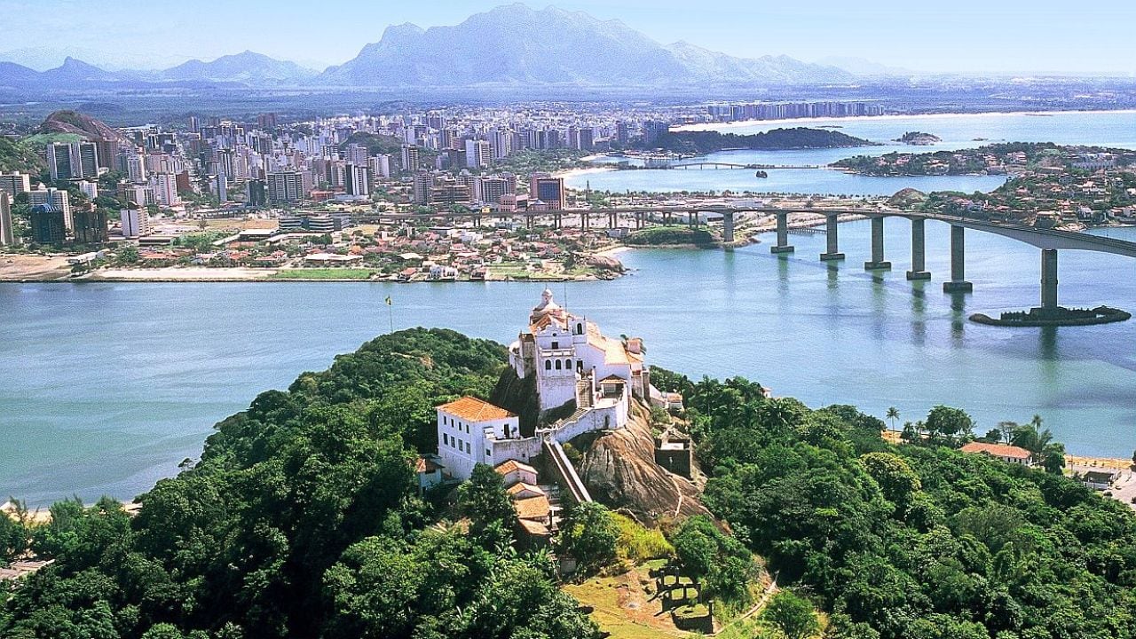 Entre el mar y la sierra: el estado brasileño que reconfigura la oferta turística del Sudeste