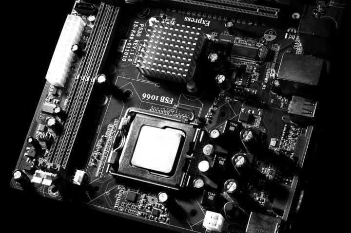 Cuando la PC quiere parecer figurita del álbum: GIGABYTE lanzó placas madre con dibujitos anime