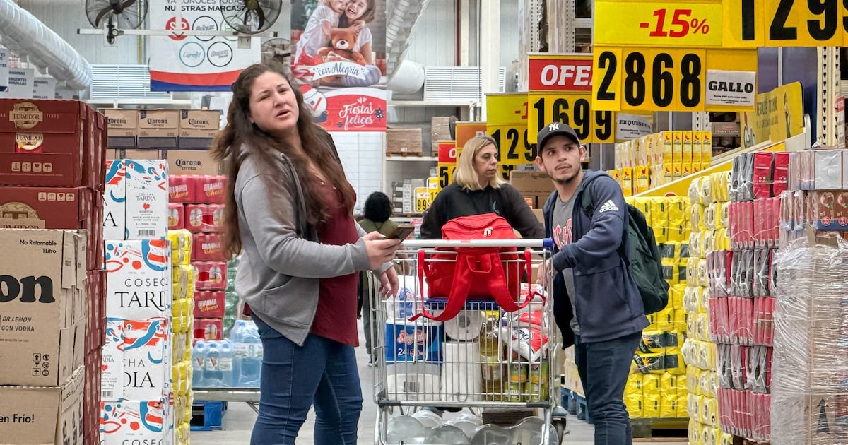 El consumo real se_dbgaste en agosto y la caída se extendería hasta diciembre