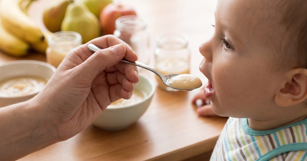 Alimentar al bebé después de los seis meses: lo que las familias suelen preguntarle a la pediatra